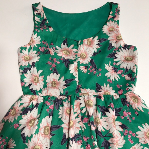 Green Spring Dress - Picture 4 of 7